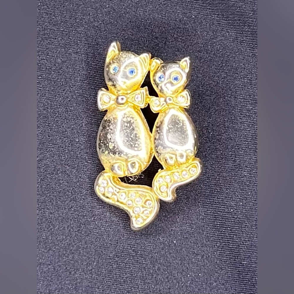 Vintage Gold Tone Cat / Kitten Brooch / Pin With Faux Diamond Aquamarine Gems
